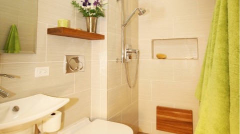 干了这么多年的家装，每次收到小户型业主问卫生间的问题，十个里有八个都在说：空间小、东西没处放、洗完澡到处是水、转眼就发霉、玻璃上的水垢怎么擦都擦不掉……